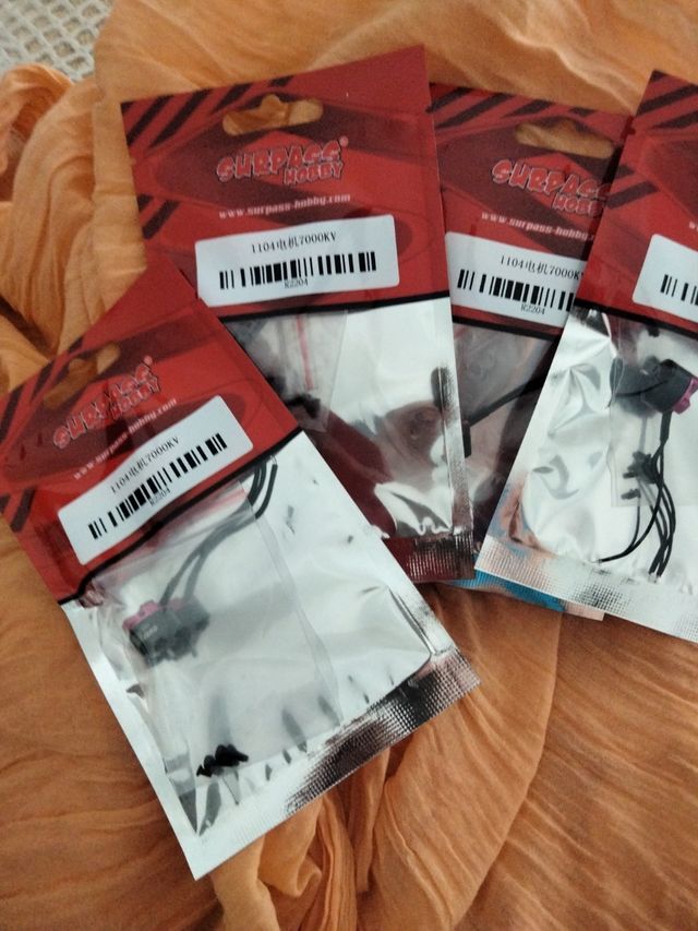 Conectores Surpass Hobby 1104H-0700KV (4 unidades)