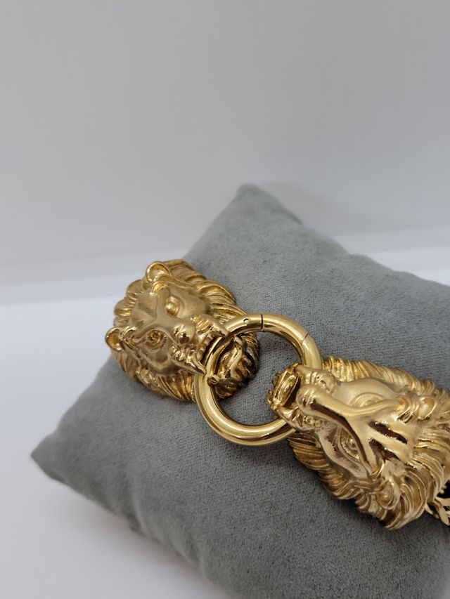 Pulsera Leones maciza acero quirúrgico oro chapado