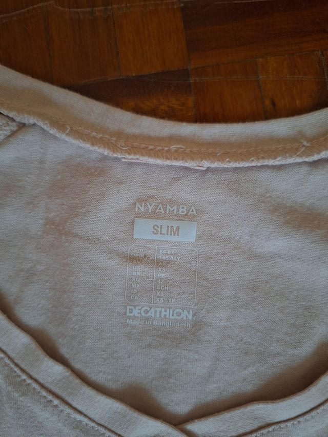 Camiseta deportiva rosa palo