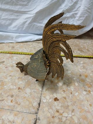 Figura gallo bronce ojo azul