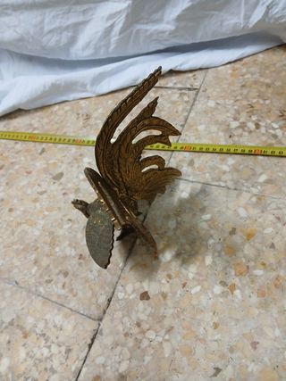 Figura gallo bronce ojo azul