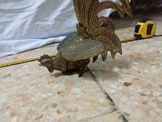 Figura gallo bronce ojo azul