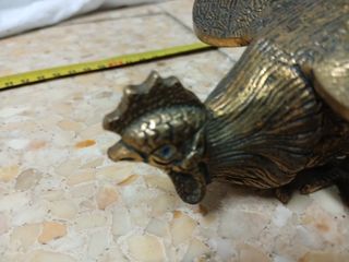 Figura gallo bronce ojo azul
