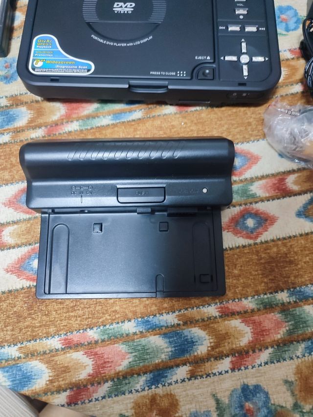 Reproductor DVD Portátil YUKAI MP76A