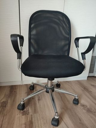 Silla oficina giratoria negra