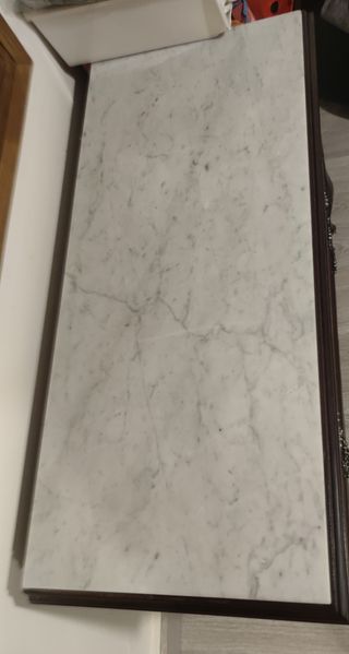 Cómoda antigua de mármol y madera con dos mesillas
