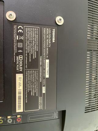TV Toshiba 22" negra