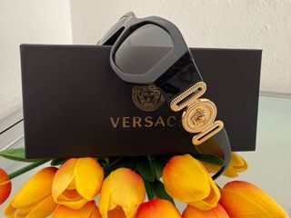 Occhiali Versace neri e oro