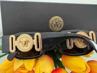 Occhiali Versace neri e oro