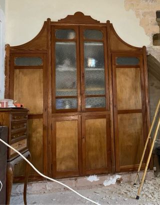 Alacena antigua de madera