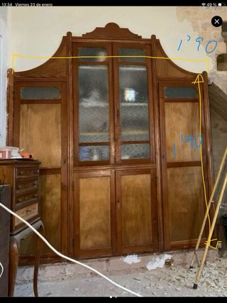 Alacena antigua de madera