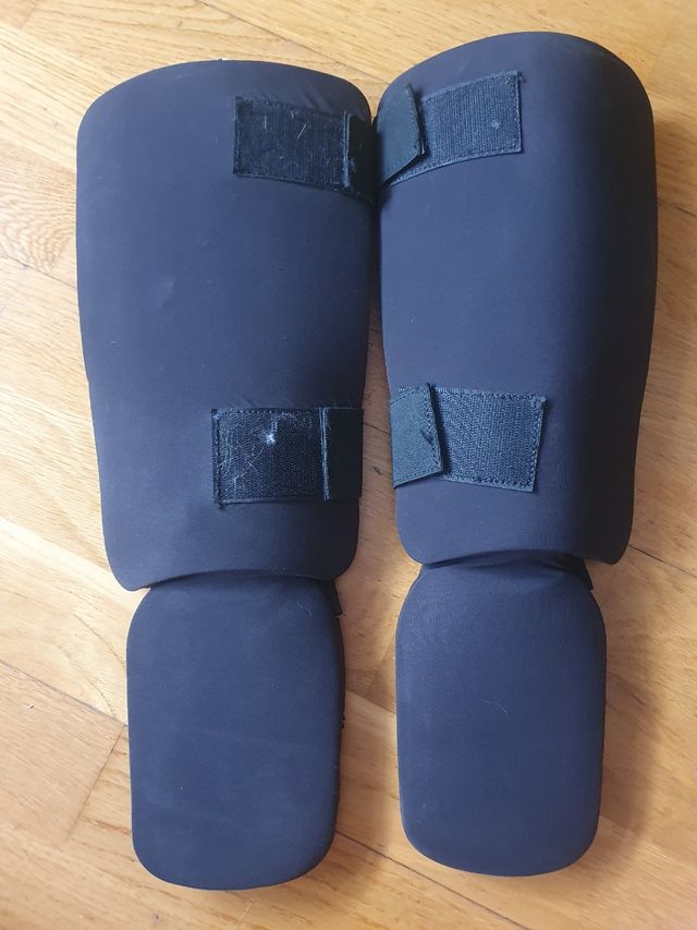 Espinilleras MMA - un par.