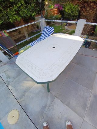 Mesa jardín resina - verde y blanca