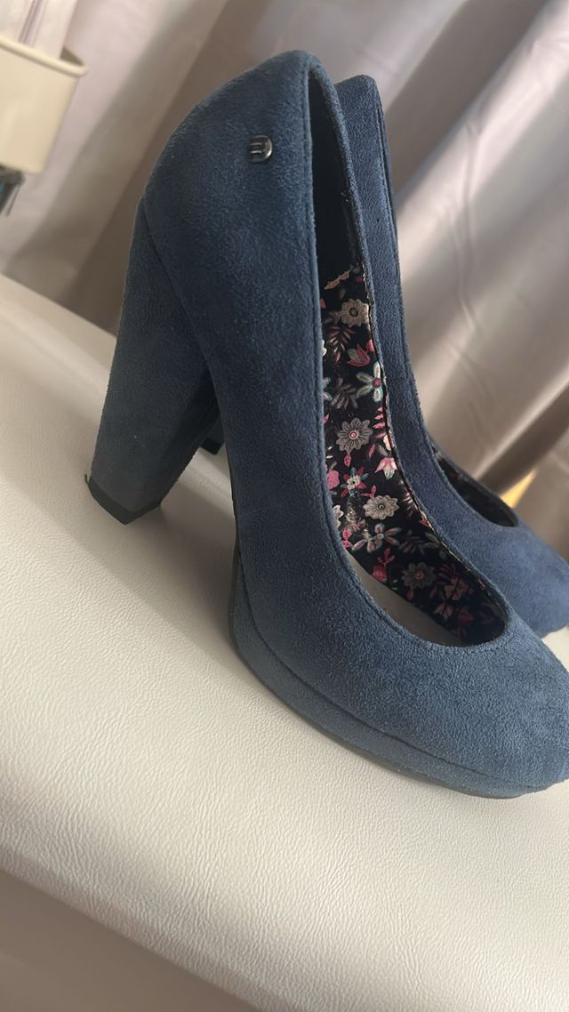 Zapatillas Mustang tacón azul - 37