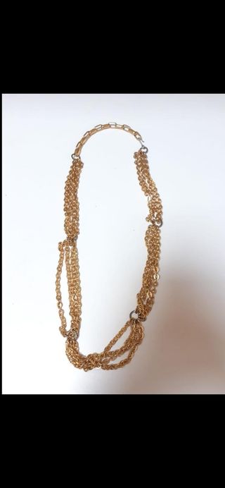 Collana dorata nuova