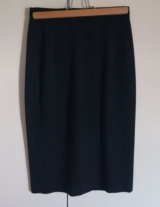 Falda midi negra Zara. Ancho cintura 31cmlargo 63 