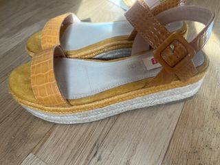 Sandalias esparto mostaza