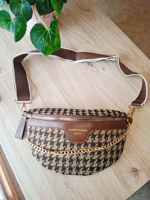 Bolso riñonera CAHRES & HEKA