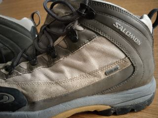 Botas montaña Salomón grises