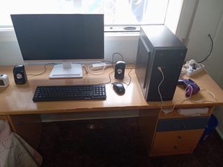 Monitor MSI 24" - Blanco y Negro