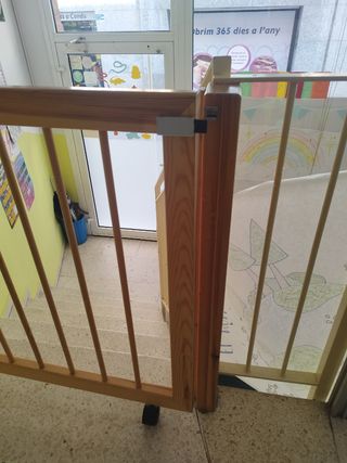 Barrera seguridad infantil madera