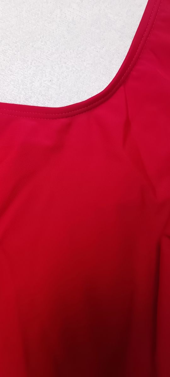 Costume intero rosso nuovo con cartellino