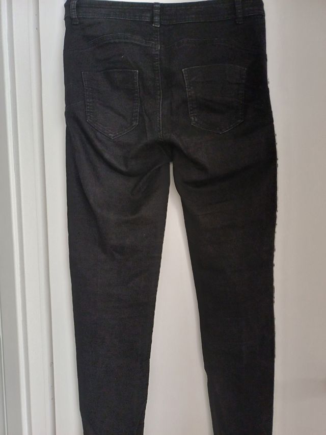 Pantalón negro tiro alto