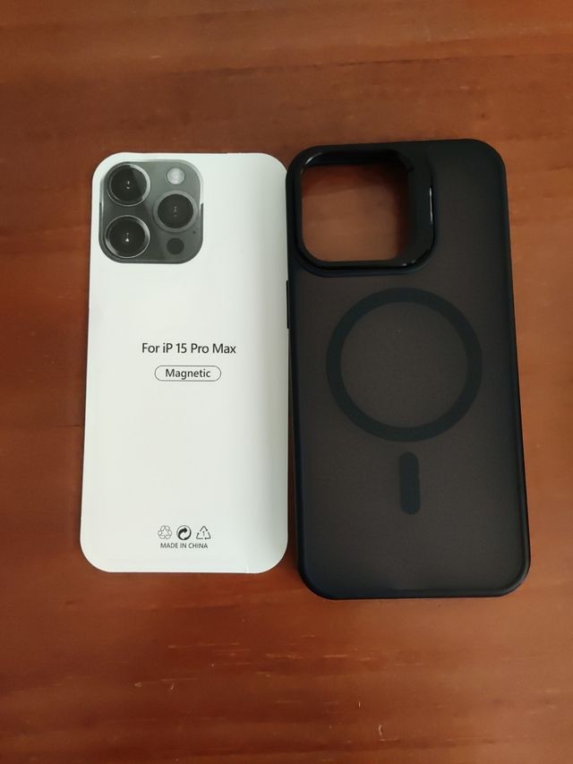 Funda Magnética iPhone 15 Pro Max