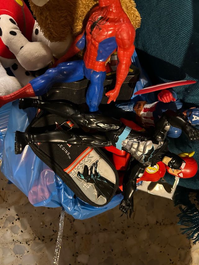 Juguetes: Superhéroes y playa