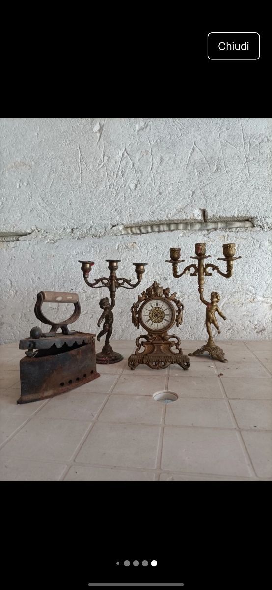 Set oggetti vintage: ferro, orologio, candelabri