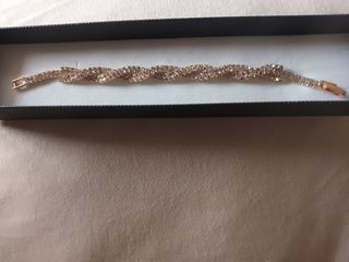 Pulsera dorada con cristales