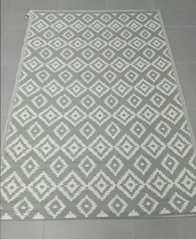 Alfombra gris y blanca - Exterior/Interior