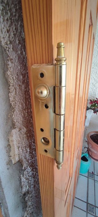 Puerta Pino macizo - Exterior, sin marco.
