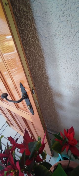 Puerta Pino macizo - Exterior, sin marco.
