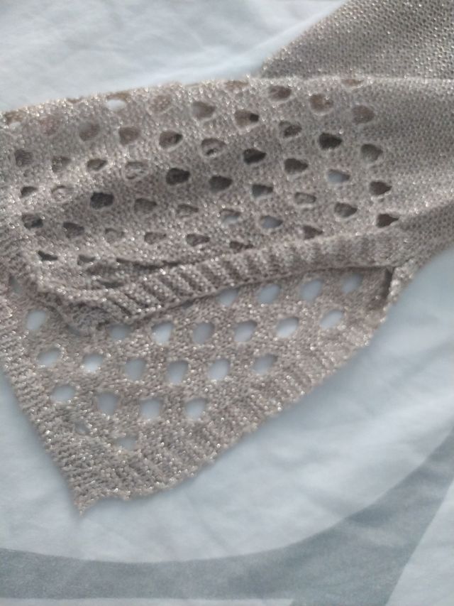 Jersey Nekane dorado con calados T. S/M etiqueta