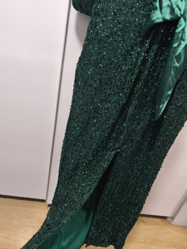 Vestido satén y lentejuelas verde