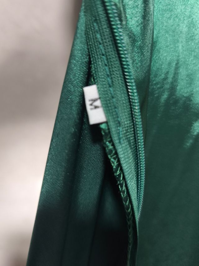 Vestido satén y lentejuelas verde