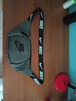 Riñonera Nike Verde Militar
