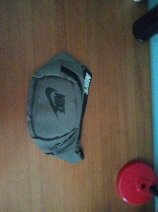 Riñonera Nike Verde Militar