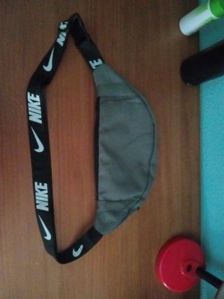Riñonera Nike Verde Militar