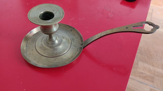 Palmatoria antigua portavelas