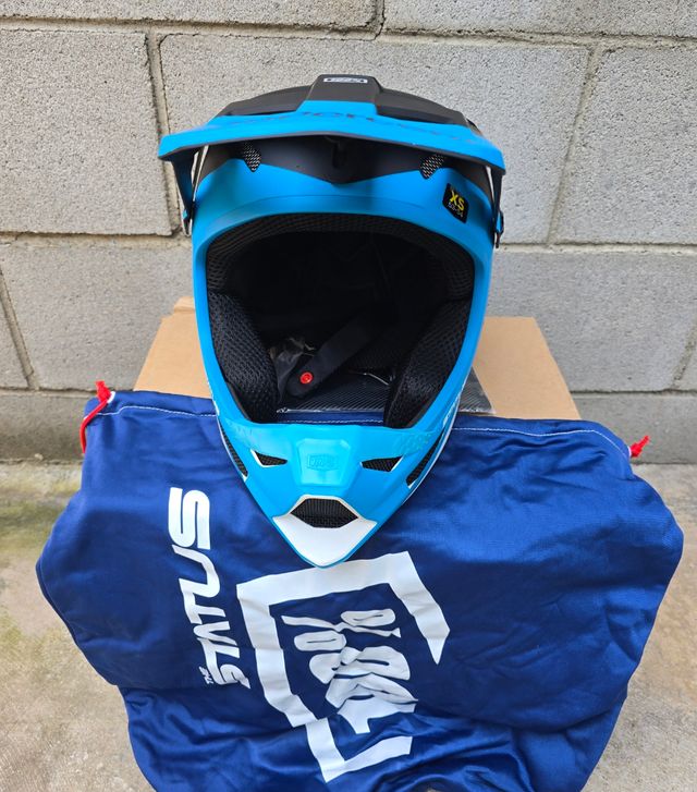 Casco 100% Status para descenso y BMX