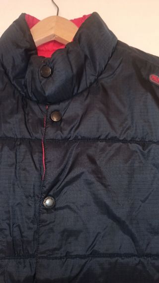 Chaleco reversible azul marino y rojo