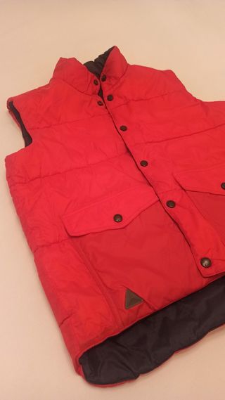 Chaleco reversible azul marino y rojo
