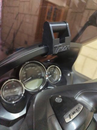 Soporte móvil TMAX para moto
