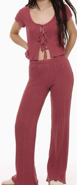 Total look, conjunto de lefties, temporada 2025 color fresa/ rosa,ciruela, pantalón talla S y camiseta talla M sin estrenar! 
Pantalón campana y top manga corta