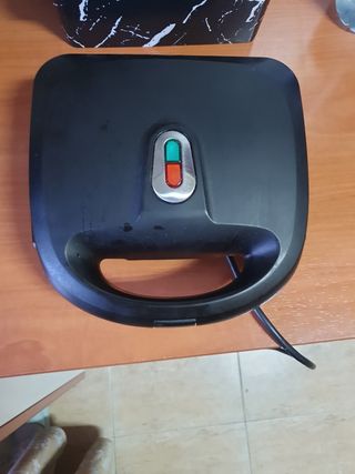 Sandwichera eléctrica 