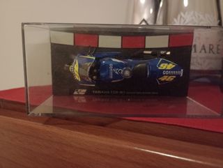 Moto Yamaha YZR-M1 Rossi 2004