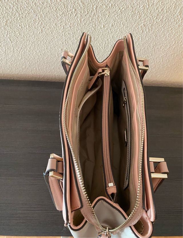 ¡REBAJADO HOY! SIN ESTRENAR. Bolso original Guess