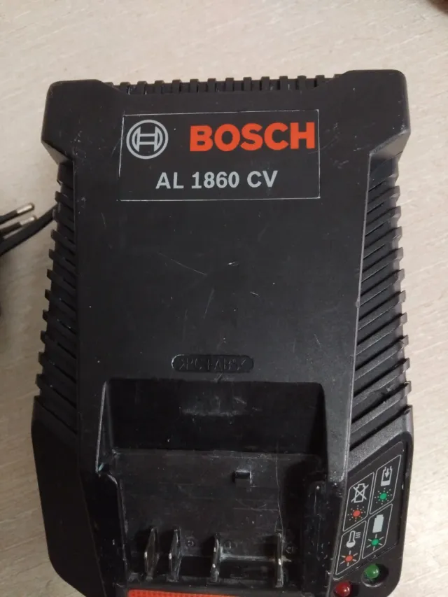 1 Cargador Bosch AL 1860 CV, DE CARGA RAPIDA.
